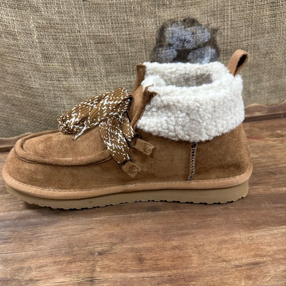 NIB, Moccasin, Sherpa Interior, faux Suede , Style: Cherilyn, Very G, Brown - Picture 3 of 6